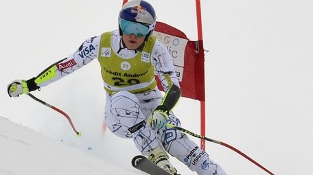 Lindsey Vonn speeds down the course during