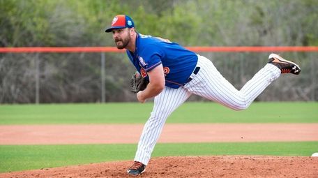 New York Mets pitcher Josh Smoker throws live