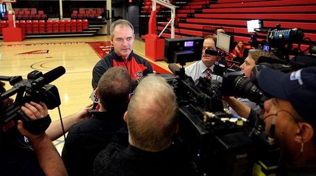 Stony Brook coach Steve Pikiell speaks with the