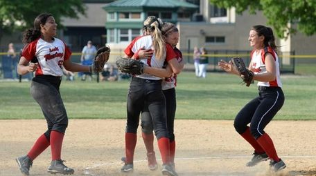 Love' Drumgole (left) Julia Gallo (right) rush to