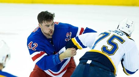 Dylan McIlrath's knee scare could have been worse | Newsday