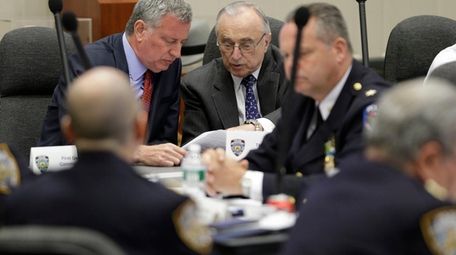 New York City Mayor Bill de Blasio, left,