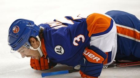 New York Islanders defenseman Travis Hamonic (3)
