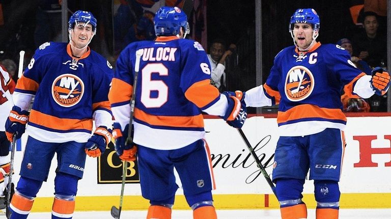 New York Islanders center John Tavares, right, reacts