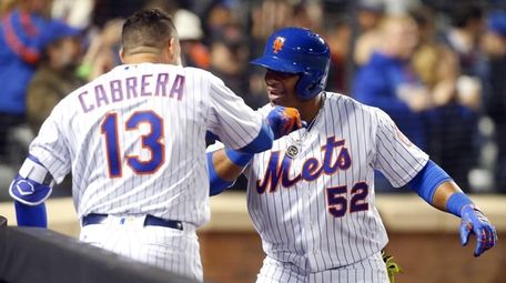 Yoenis Cespedes of the New York Mets celebrates