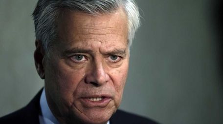 Former Senate Republican leader Dean Skelos talks to