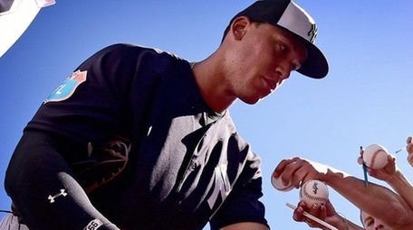 New York Yankees prospect Aaron Judge signs autographs