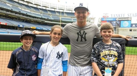 Yankees reliever Chasen Shreve with Kidsday reporters, from
