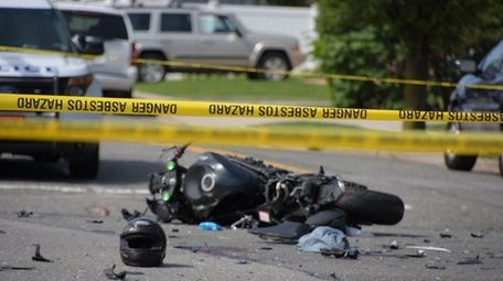 crash motorcycle farmingdale police say man island long newsday