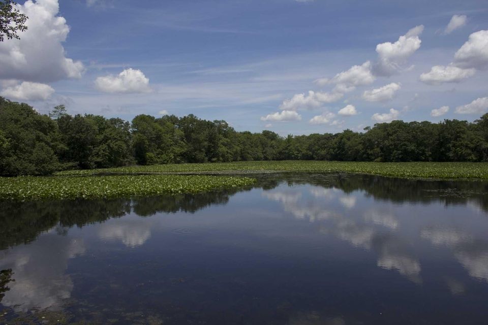 Old Mill Road, Wantagh, 516-766-1580, nwsdy.li/twinlakes. Season- All