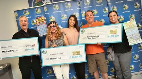 The New York State Lottery's Amanda Serrano, center