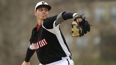 Half Hollow Hills East starting pitcher Stephen Woods