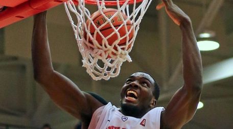 Stony Brook's Jameel Warney dunks the ball in