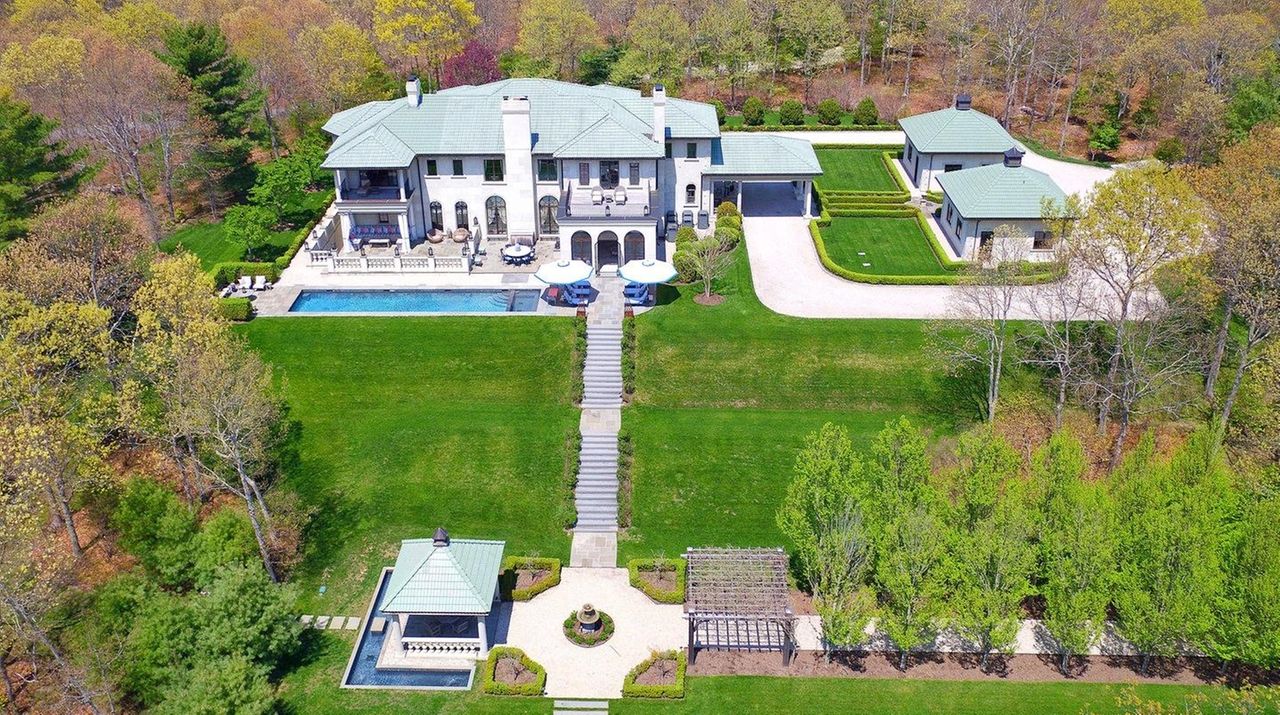 Regency-style mansion in East Hampton hits market for $6.9M | Newsday