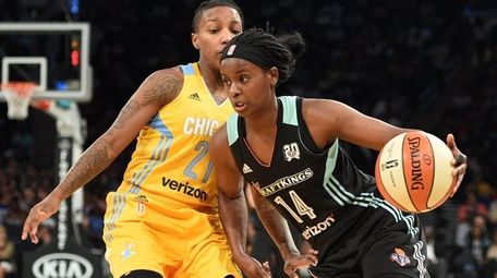 New York Liberty guard Sugar Rodgers drives past