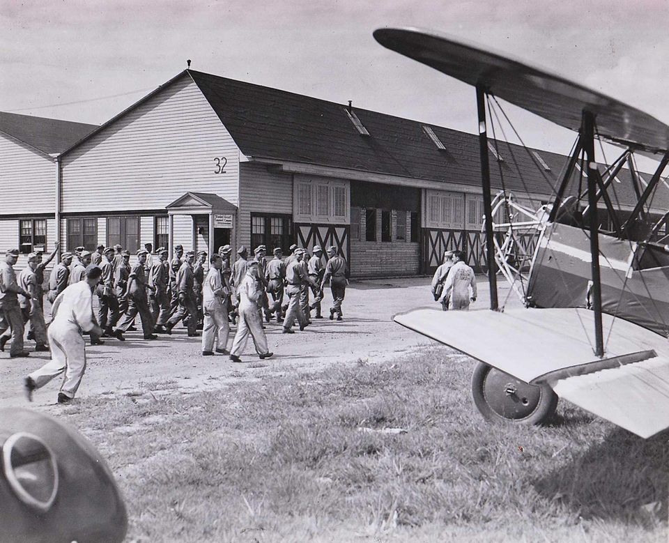 Air Force mechanic trainees stationed at Roosevelt Field