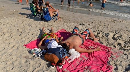 People beat the heat on Long Beach on