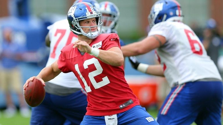 New York Giants quarterback Ryan Nassib (12) drops