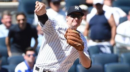 New York Yankees third baseman Chase Headley forces