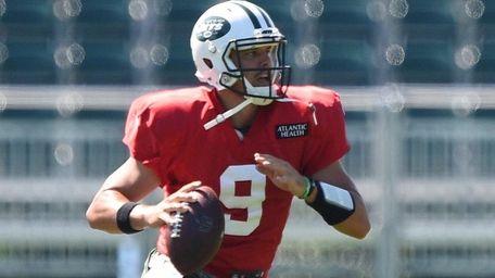 New York Jets quarterback Bryce Petty participates in