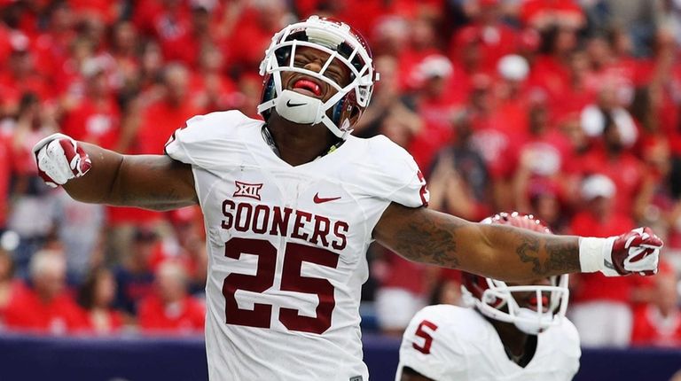 Joe Mixon #25 of the Oklahoma Sooners celebrates