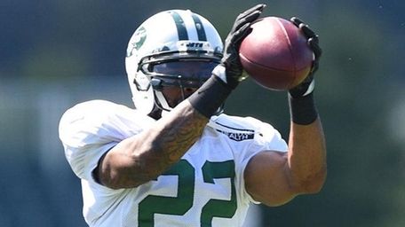 New York Jets running back Matt Forte catches