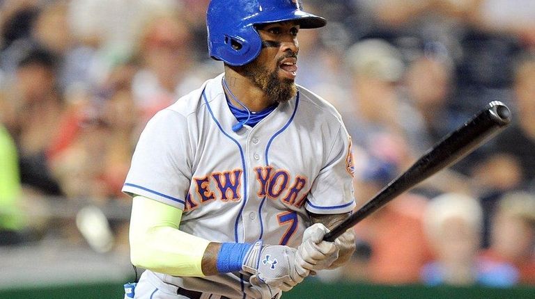 Jose Reyes of the New York Mets hits