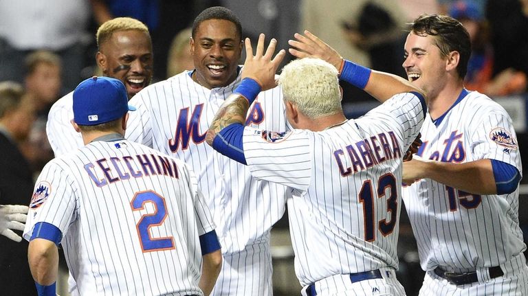 The New York Mets celebrate the walk-off home