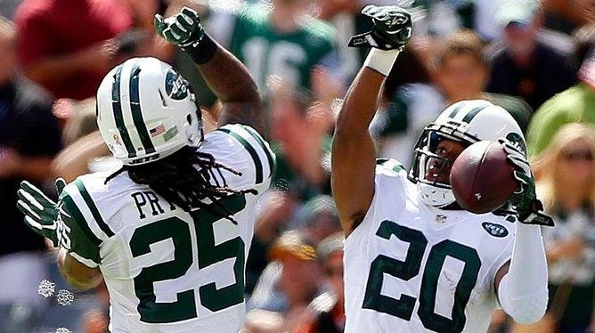New York Jets' Antonio Allen, right, celebrates his