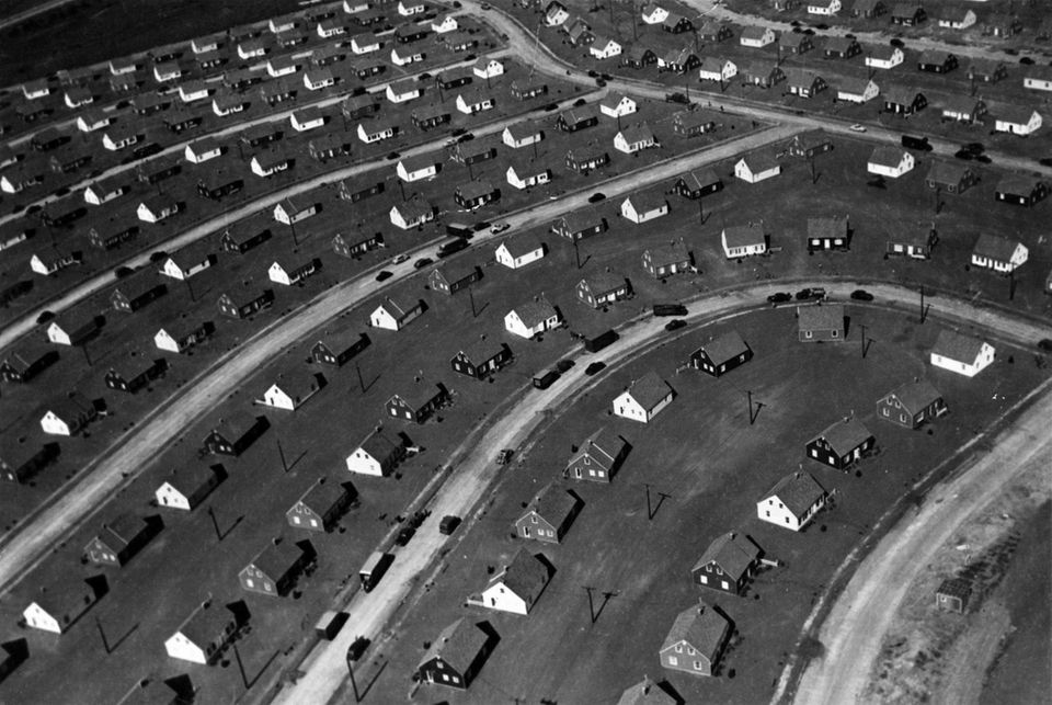This aerial photo shows new Levittown homes in