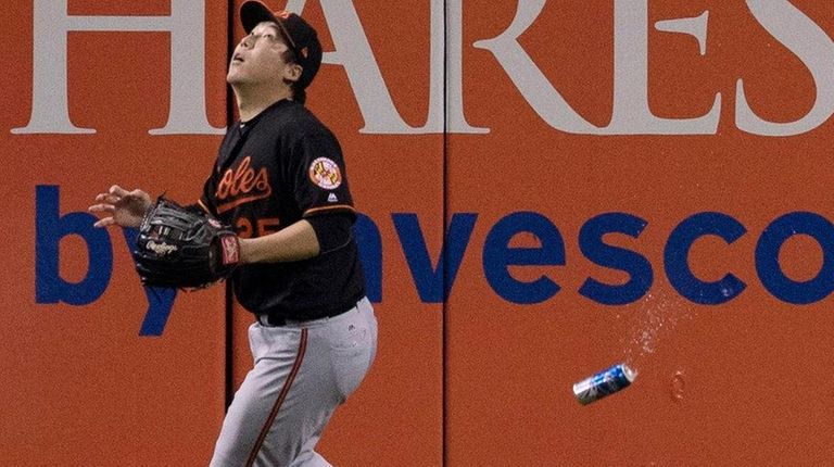 Baltimore Orioles' Hyun Soo Kim gets under a