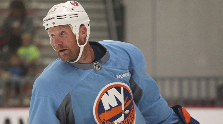 Jason Chimera of the New York Islanders looks