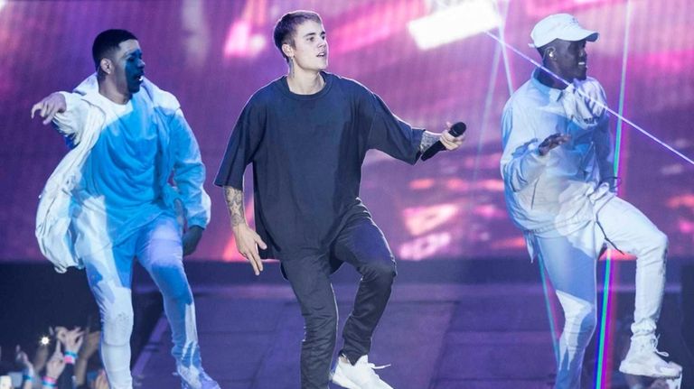 Justin Bieber Ariana Grande Headlining Z100 S Jingle Ball 2016 At