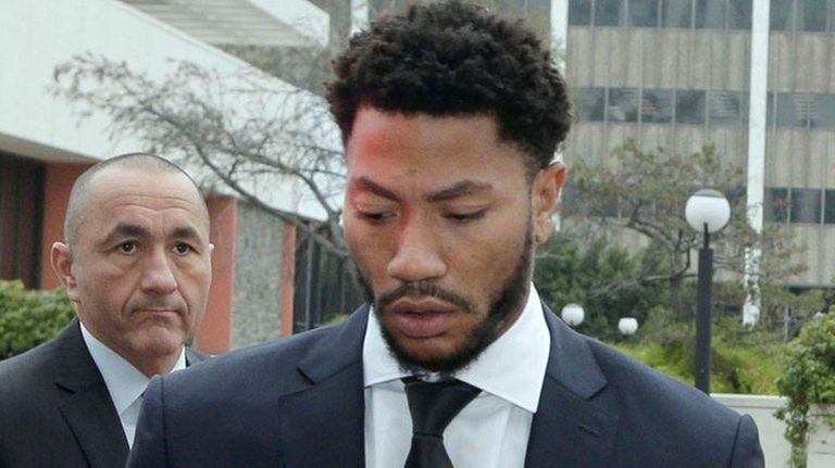 New York Knicks' Derrick Rose arrives at Federal
