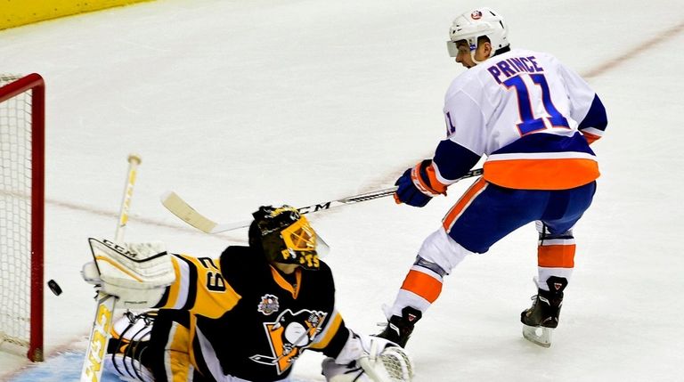 Pittsburgh Penguins goalie Marc-Andre Fleury (29) makes a
