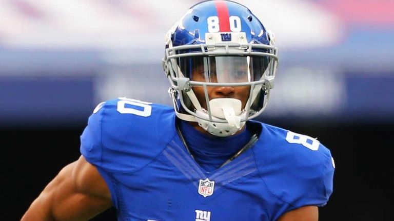 Victor Cruz of the New York Giants runs