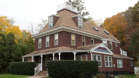 The Mount Sinai house was built in about