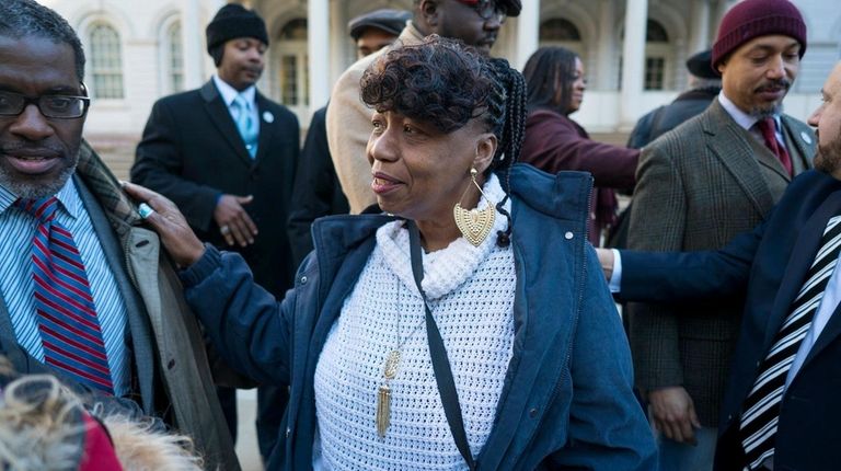Gwen Carr, center, mother of Eric Garner, who