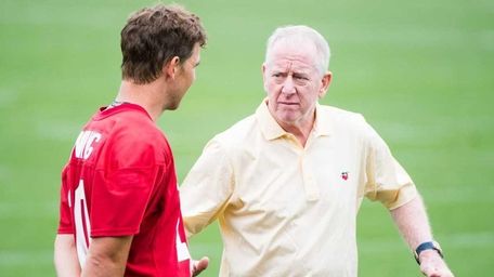 New York Giants quarterback Eli Manning, left, and