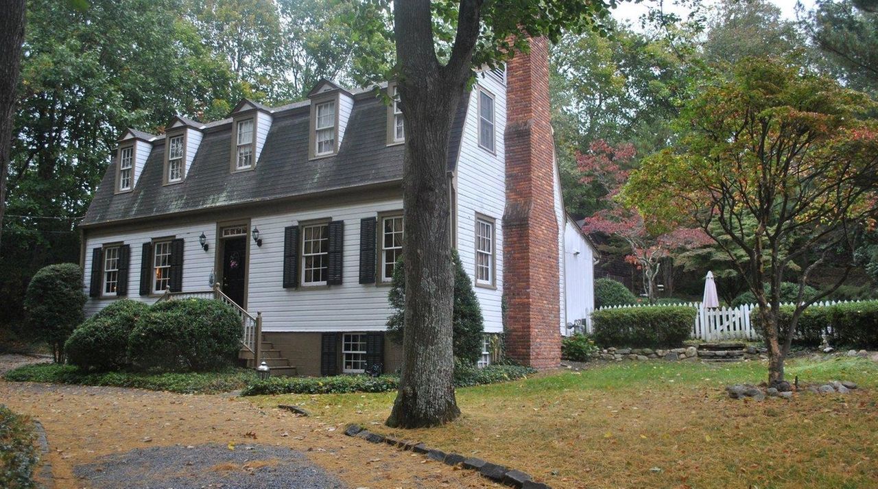 Stony Brook property with two homes on market for $660,000 | Newsday