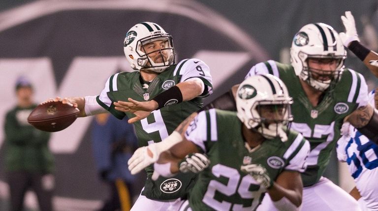 New York Jets quarterback Bryce Petty (9) throws