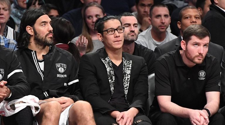 Brooklyn Nets guard Jeremy Lin, center, looks on