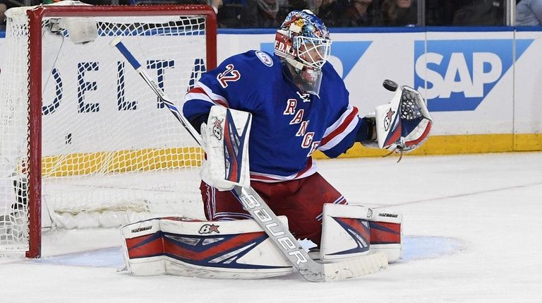 New York Rangers goalie Antti Raanta keeps his