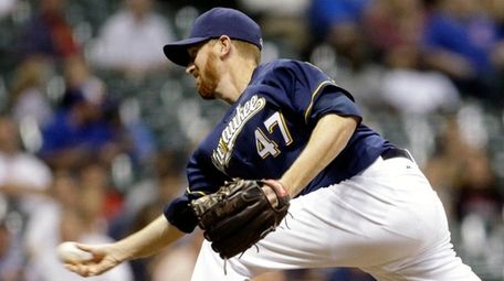 Milwaukee Brewers pitcher Ben Rowen delivers to the