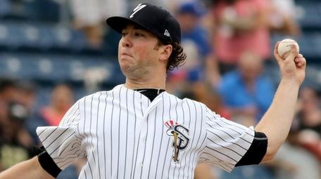 Staten Island Yankees pitcher Ethan Carnes #34 in
