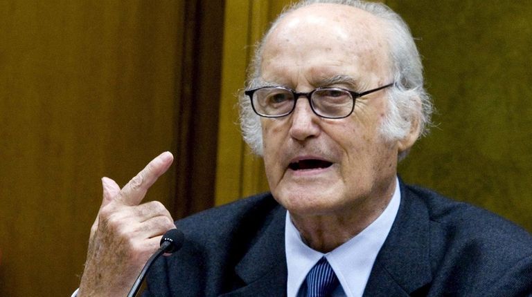 Director Gil Parrondo