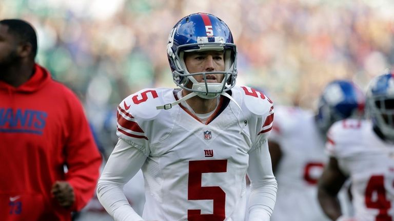 Giants kicker Robbie Gould runs on the field