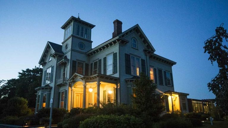 The restaurant at Jedediah Hawkins Inn in Jamesport