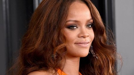 Rihanna will receive Harvard University's Humanitarian of the