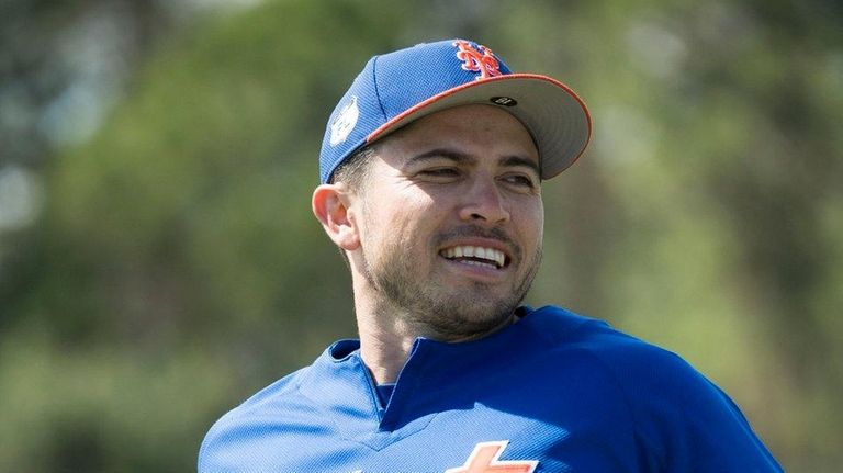 Mets catcher Travis d'Arnaud does running drills on